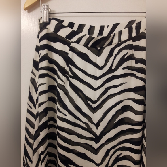 Banana Republic Zebra Print Pleated Midi Skirt Size 6 - Picture 5 of 8